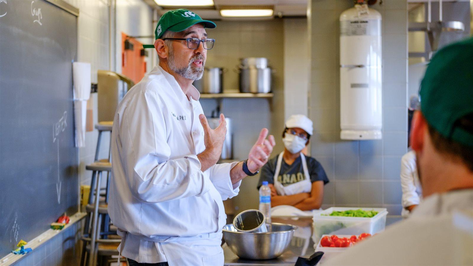 Dr. Jon Deutsch explains an assignment to students in the food lab. 